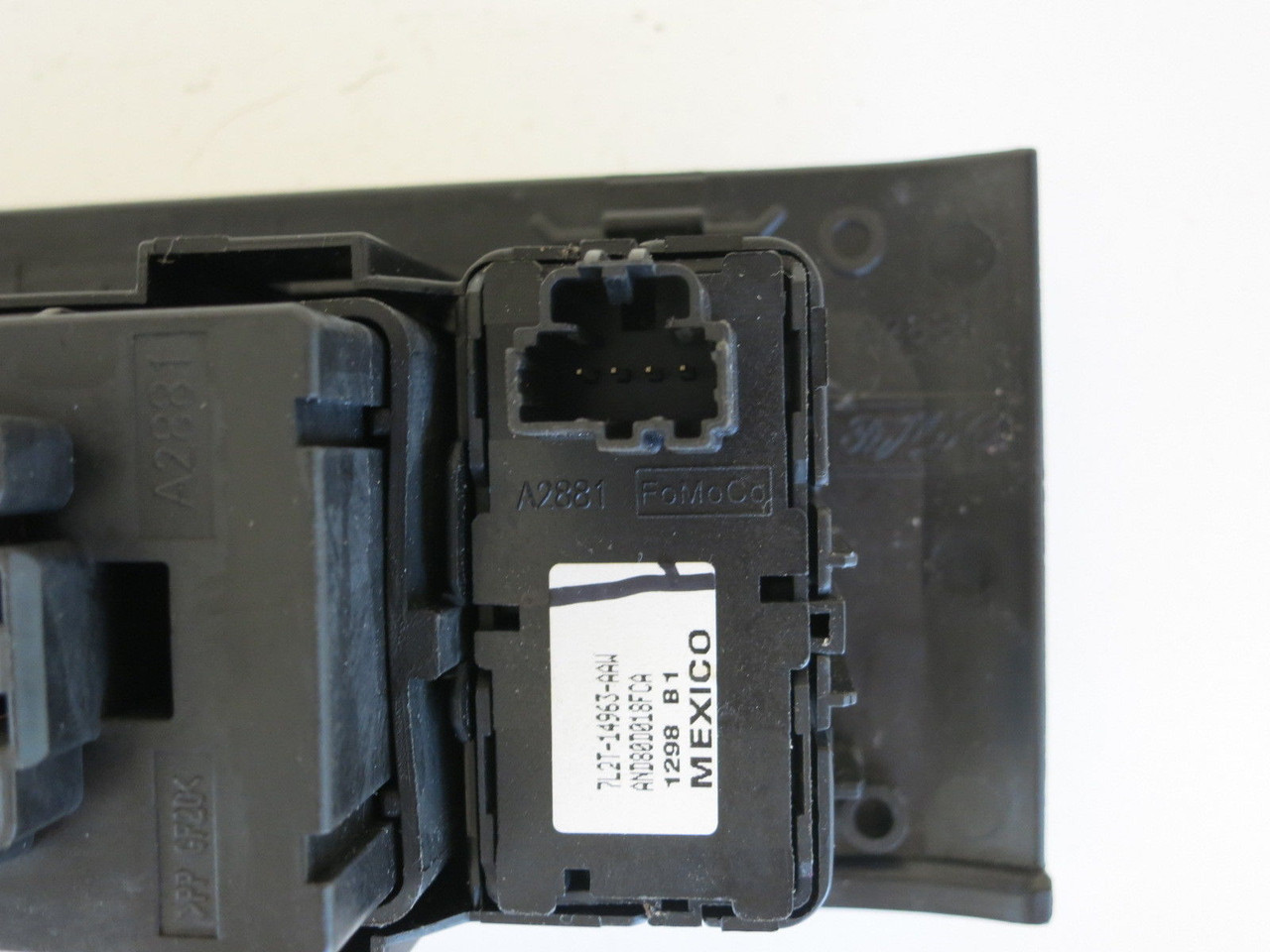 08 09 10 MOUNTAINEER BEZEL TRIM DRIVERS SIDE LEFT MASTER WINDOW SWITCH OEM M3352