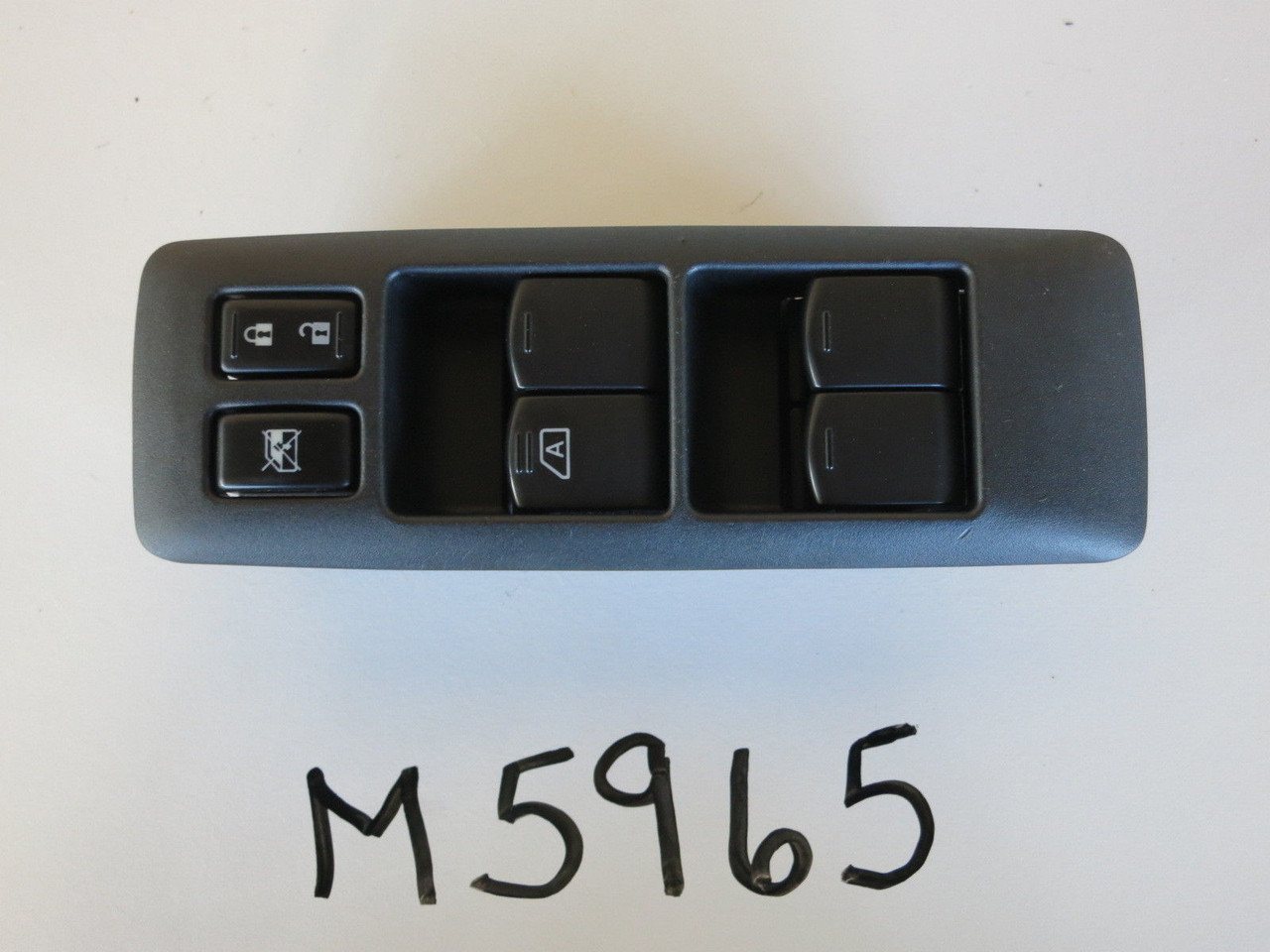 11 12 13 14 15 ROGUE BEZEL TRIM DRIVERS SIDE LEFT MASTER WINDOW SWITCH OEM M5965 11 12 13 14 15 ROGUE BEZEL TRIM DRIVERS SIDE LEFT MASTER WINDOW SWITCH OEM M5965