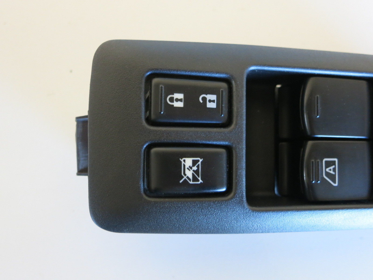 11 12 13 14 15 ROGUE BEZEL TRIM DRIVERS SIDE LEFT MASTER WINDOW SWITCH OEM M5965 11 12 13 14 15 ROGUE BEZEL TRIM DRIVERS SIDE LEFT MASTER WINDOW SWITCH OEM M5965