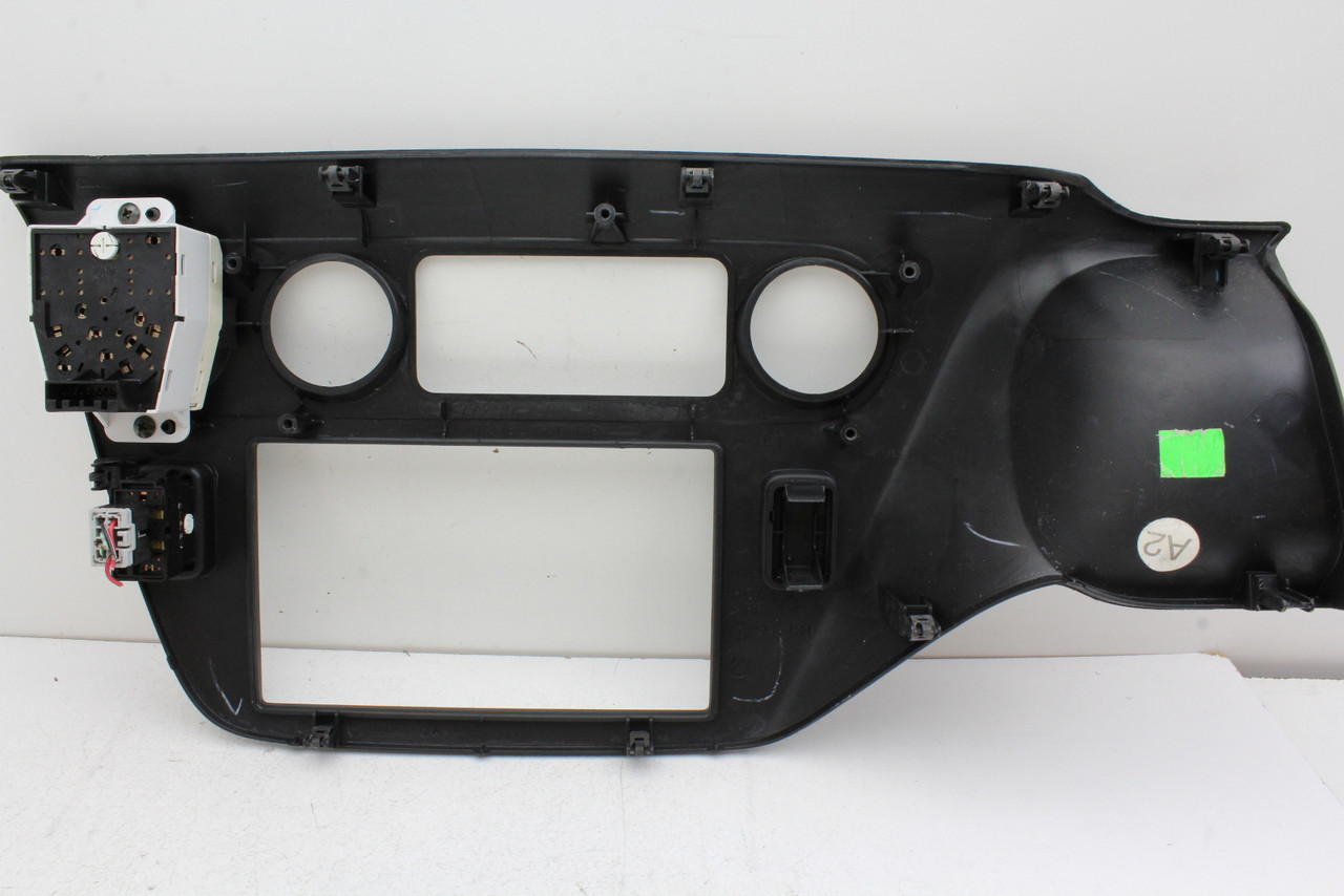 99-04 Honda Odyssey Radio Climate Control Center Dash Bezel Trim 99-04 Honda Odyssey Radio Climate Control Center Dash Bezel Trim
