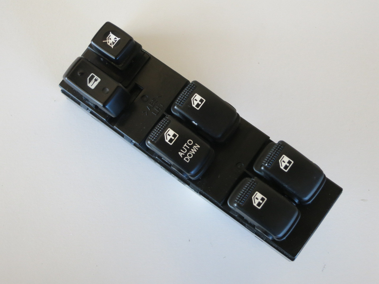 05 06 07 08 09 Hyundai Tucson Drivers Side Left Master Window Switch OEM