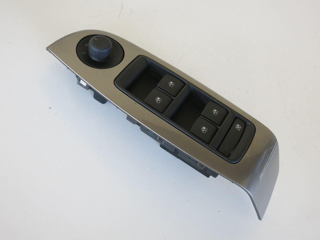 14 15 16 Chevy Malibu Drivers Side Left Master Window Switch OEM 14 15 16 Chevy Malibu Drivers Side Left Master Window Switch OEM