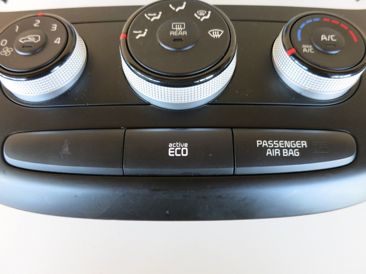 14 15 KIA SOUL BEZEL TRIM CLIMATE CONTROL PANEL TEMP UNIT A/C HEATER OEM CC1693 14 15 KIA SOUL BEZEL TRIM CLIMATE CONTROL PANEL TEMP UNIT A/C HEATER OEM CC1693