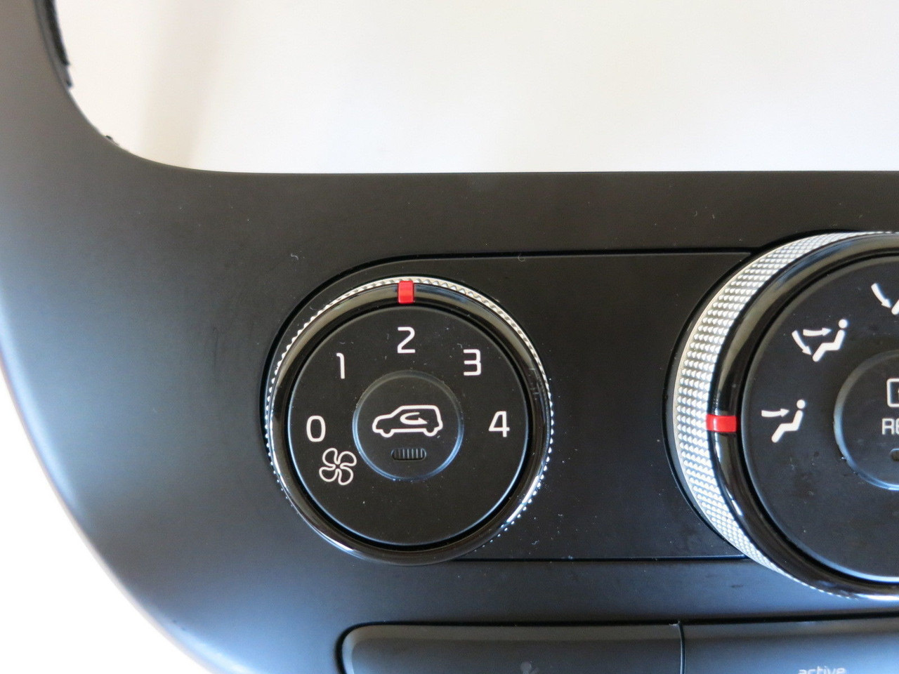 14 15 KIA SOUL BEZEL TRIM CLIMATE CONTROL PANEL TEMP UNIT A/C HEATER OEM CC1693 14 15 KIA SOUL BEZEL TRIM CLIMATE CONTROL PANEL TEMP UNIT A/C HEATER OEM CC1693