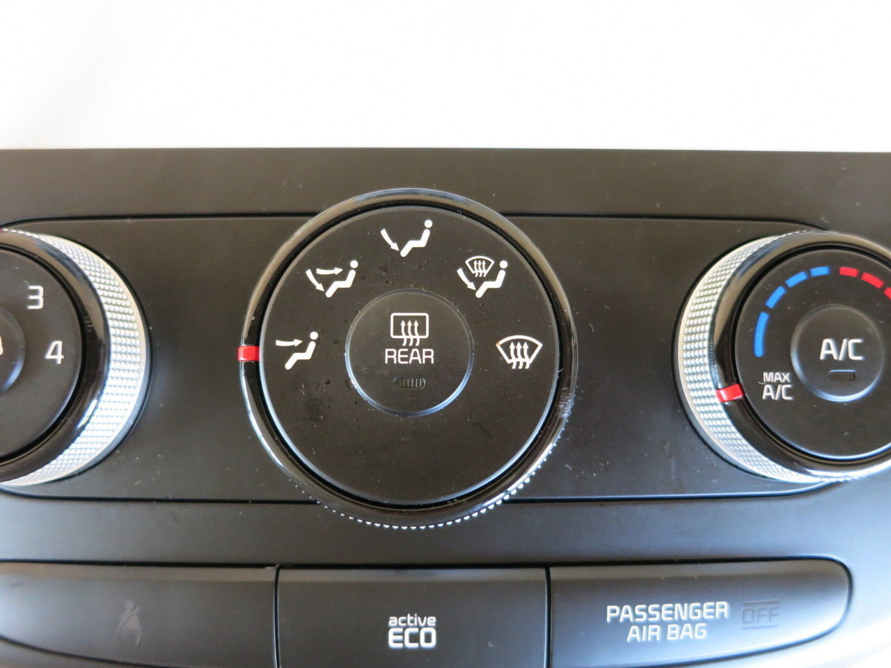 14 15 KIA SOUL BEZEL TRIM CLIMATE CONTROL PANEL TEMP UNIT A/C HEATER OEM CC1693 14 15 KIA SOUL BEZEL TRIM CLIMATE CONTROL PANEL TEMP UNIT A/C HEATER OEM CC1693