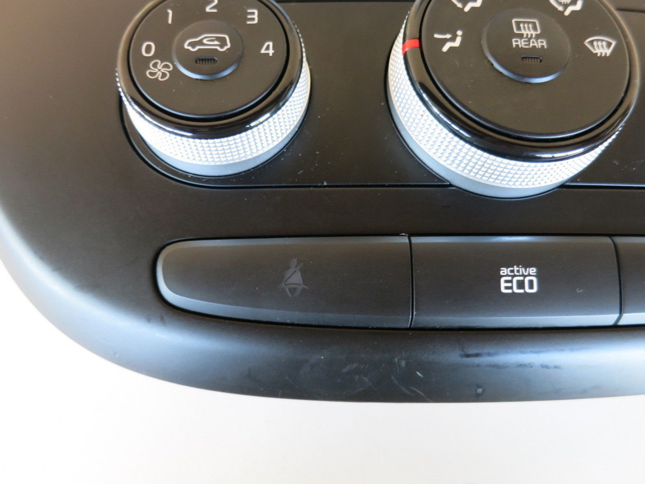 14 15 KIA SOUL BEZEL TRIM CLIMATE CONTROL PANEL TEMP UNIT A/C HEATER OEM CC1693 14 15 KIA SOUL BEZEL TRIM CLIMATE CONTROL PANEL TEMP UNIT A/C HEATER OEM CC1693