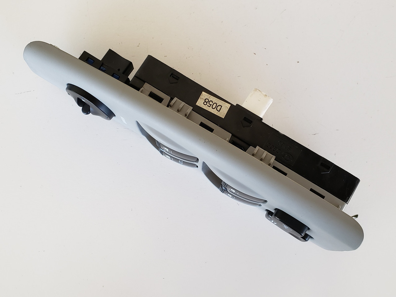 04-09 Kia Spectra 93570-2F200 Drivers Side Left Master Window Switch OEM