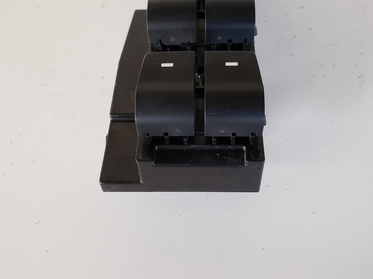 17 18 Hyundai Elantra Drivers Side Left Master Window Switch OEM 17 18 Hyundai Elantra Drivers Side Left Master Window Switch OEM