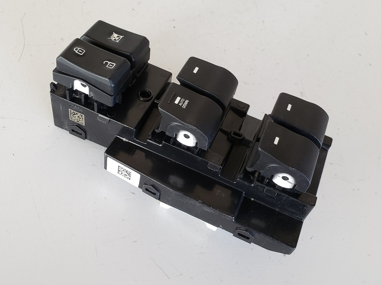 17 18 Hyundai Elantra Drivers Side Left Master Window Switch OEM 17 18 Hyundai Elantra Drivers Side Left Master Window Switch OEM