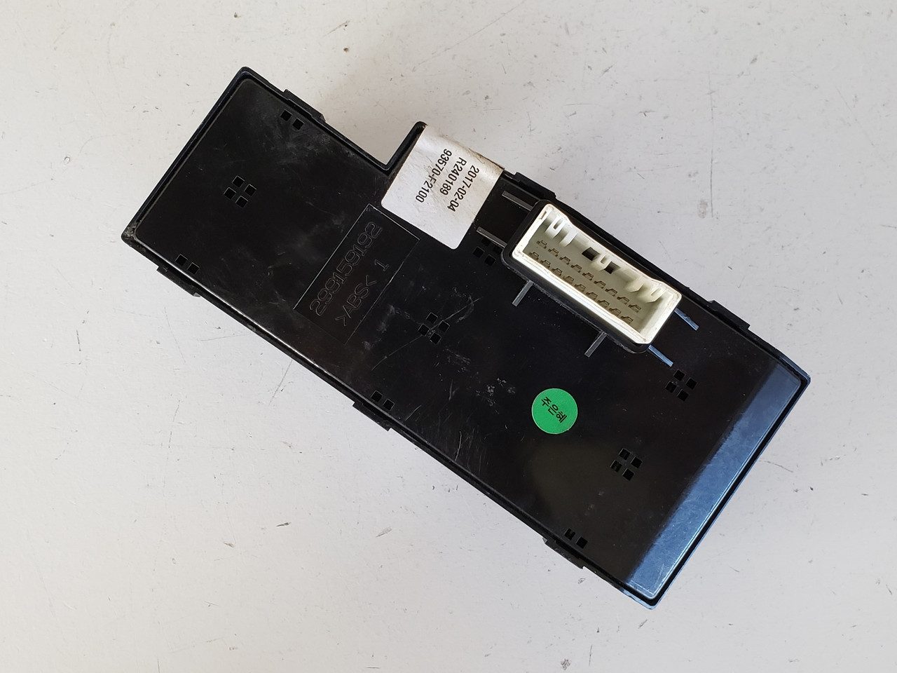 17 18 Hyundai Elantra Drivers Side Left Master Window Switch OEM 17 18 Hyundai Elantra Drivers Side Left Master Window Switch OEM