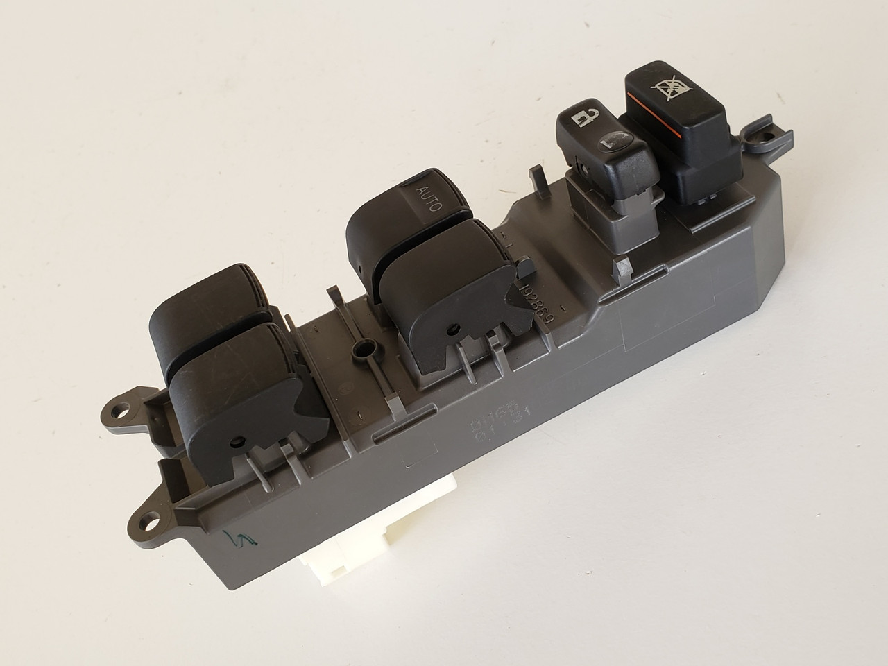 14-18 Toyota Corolla 84820-0R040 Drivers Side Left Master Window