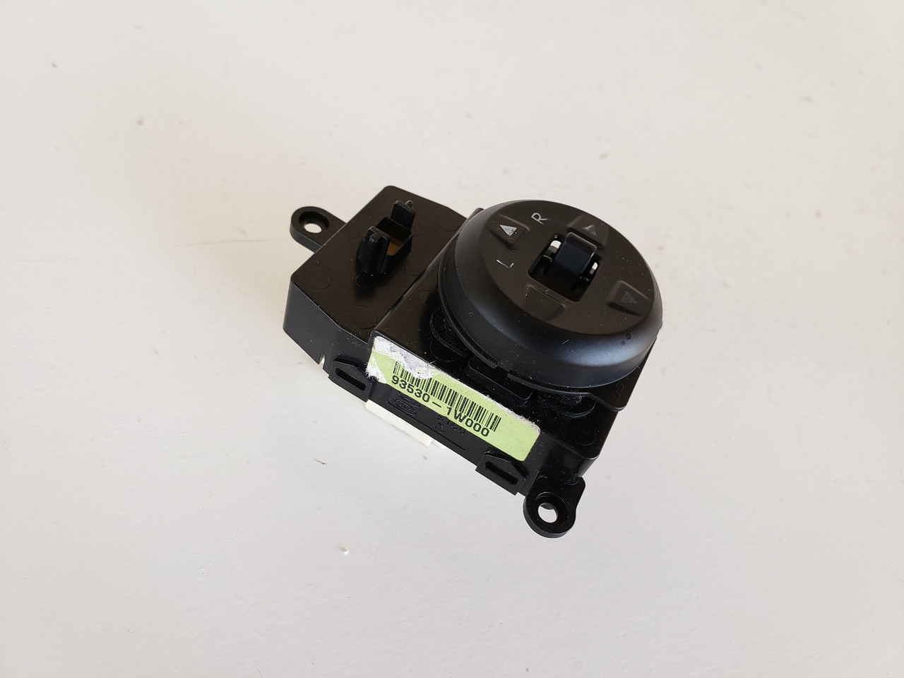 12 13 14 15 16 17 Kia Rio Drivers Side Left Master Mirror Switch OEM 12 13 14 15 16 17 Kia Rio Drivers Side Left Master Mirror Switch OEM