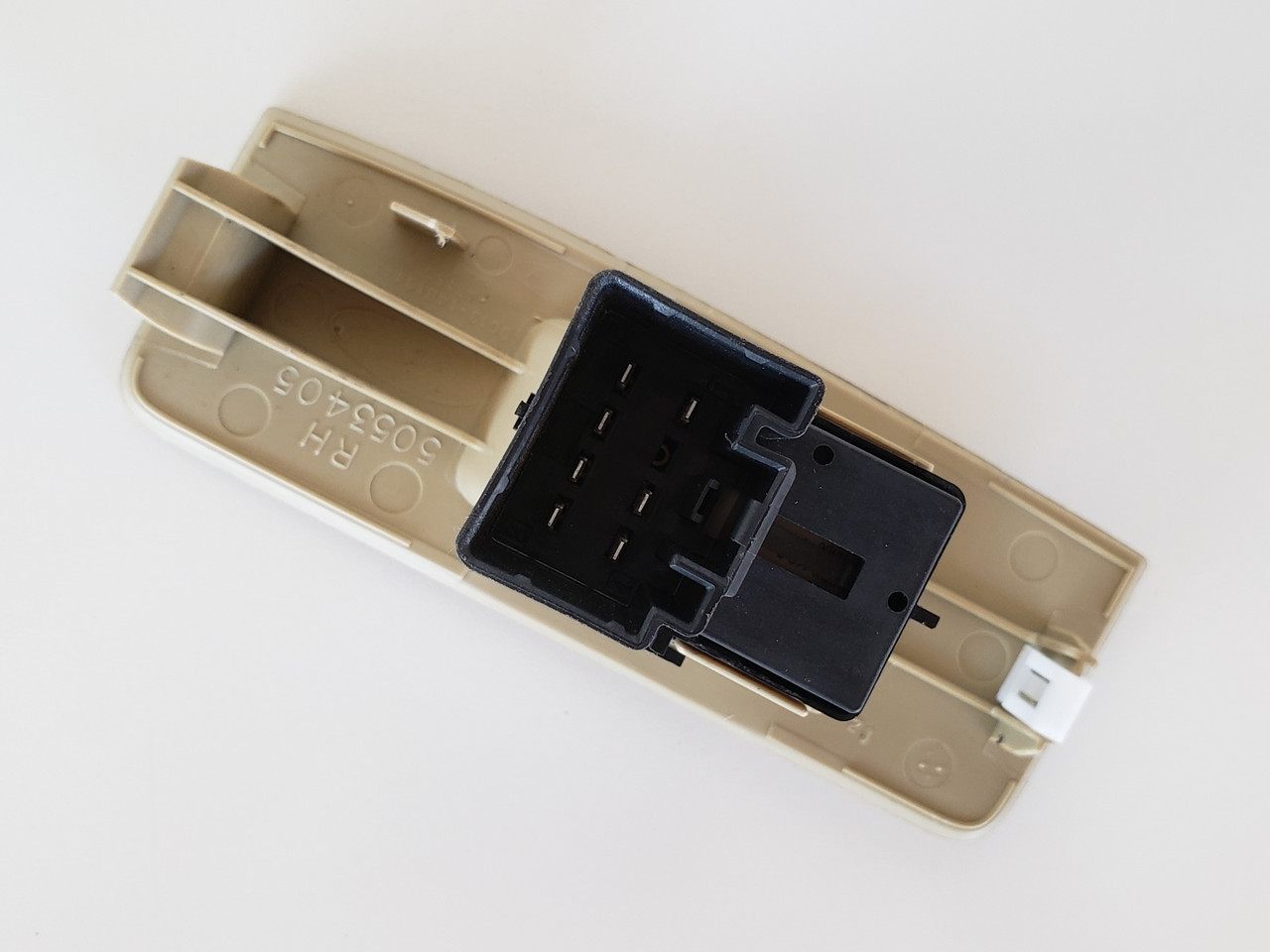 13-19 Ford Taurus BB5T-14529-ACW Right Rear Passenger Window Switch OEM 13-19 Ford Taurus BB5T-14529-ACW Right Rear Passenger Window Switch OEM