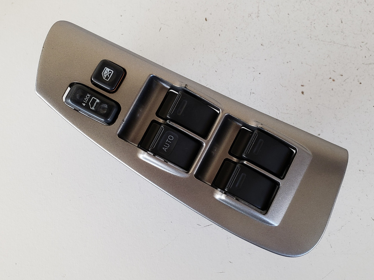 05-08 Toyota Matrix 84820-01021 Drivers Side Left Master Window