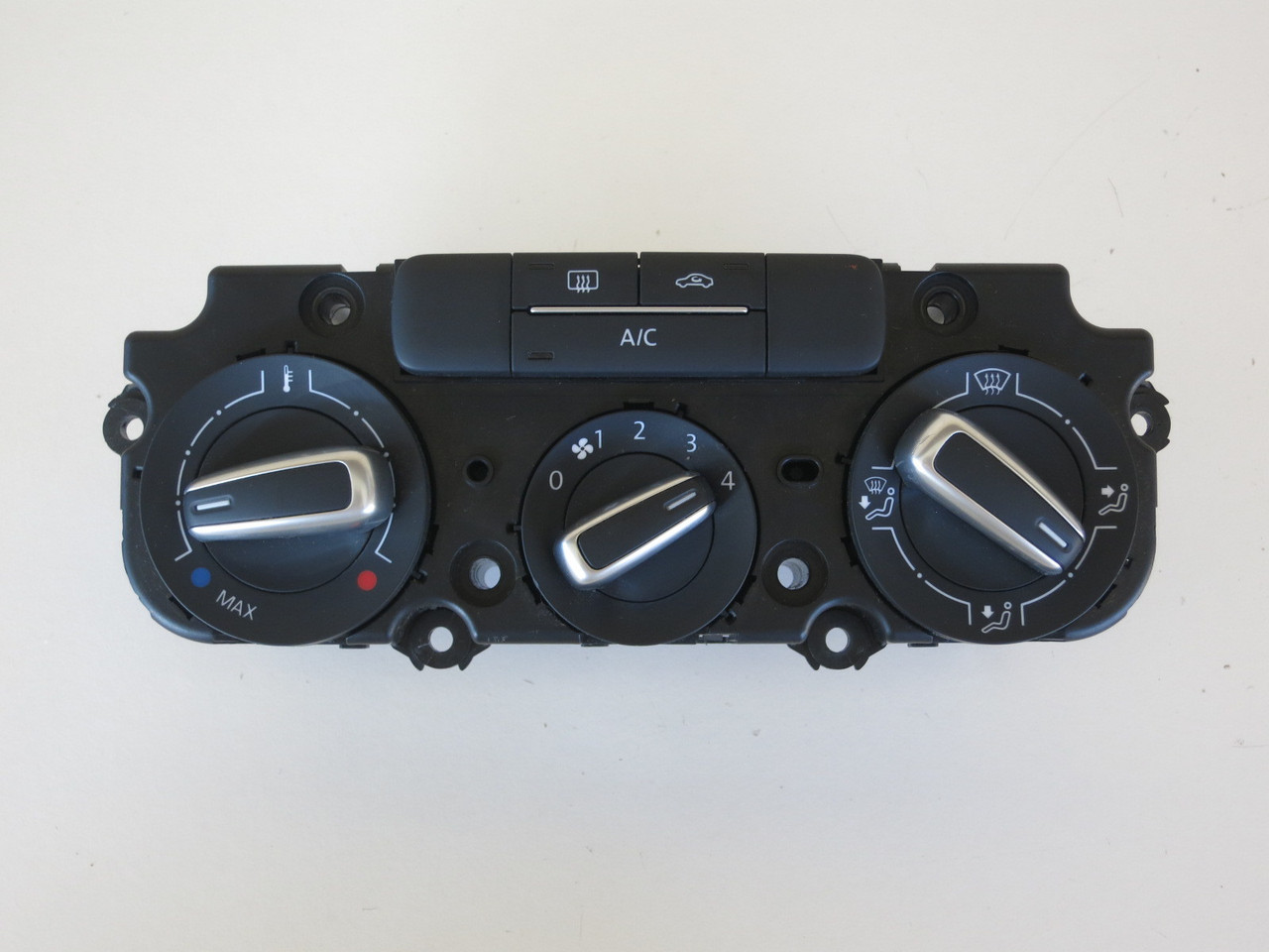 15 16 17 VW Jetta Sedan Climate Control Panel Temperature Unit A/C Heater 15 16 17 VW Jetta Sedan Climate Control Panel Temperature Unit A/C Heater