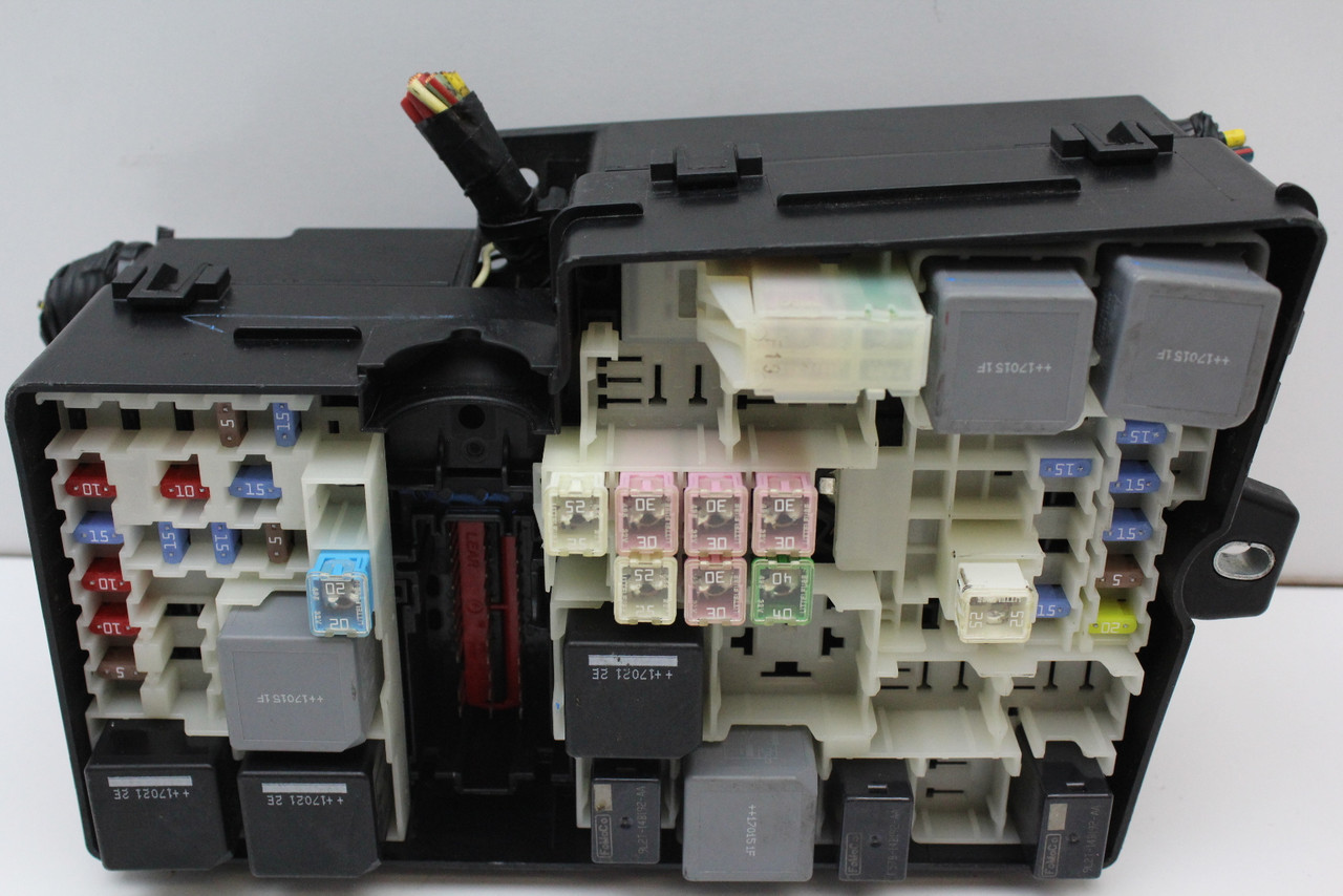 17 18 Ford Focus 2.0L AV6T-14A067-AD Fusebox Fuse Box Junction Relay Module