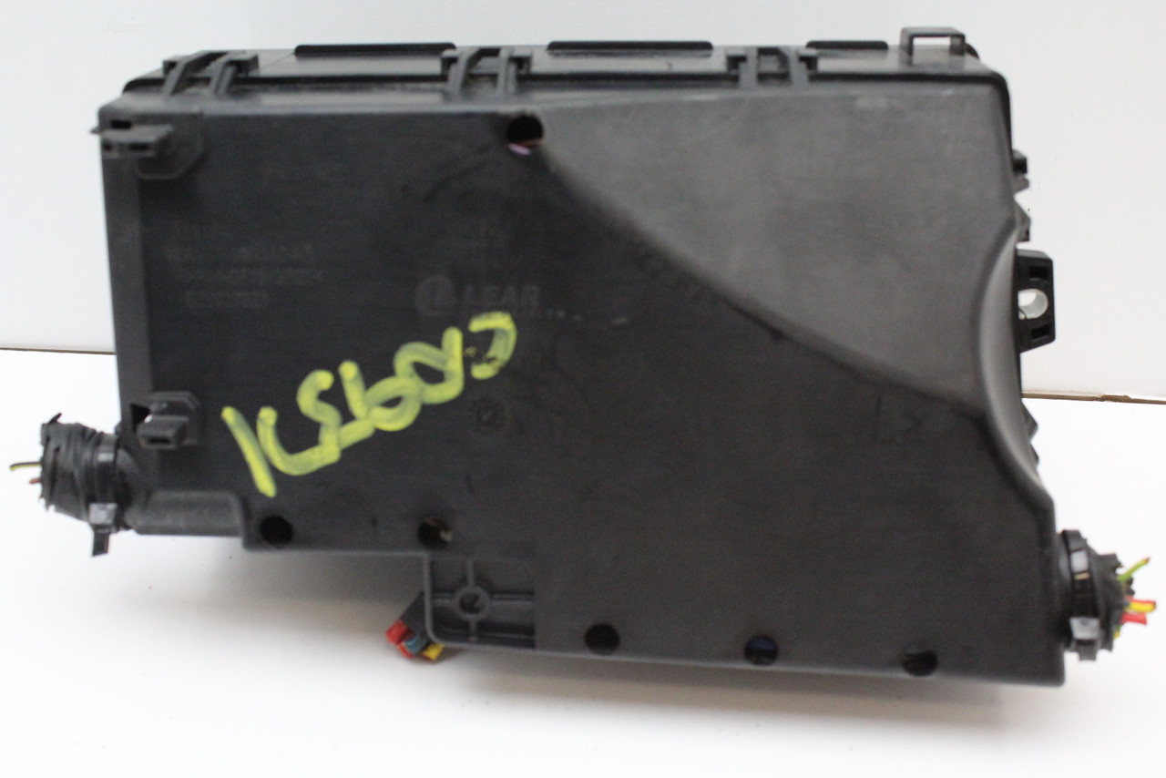 17 18 Ford Focus 2.0L AV6T-14A067-AD Fusebox Fuse Box Junction Relay Module