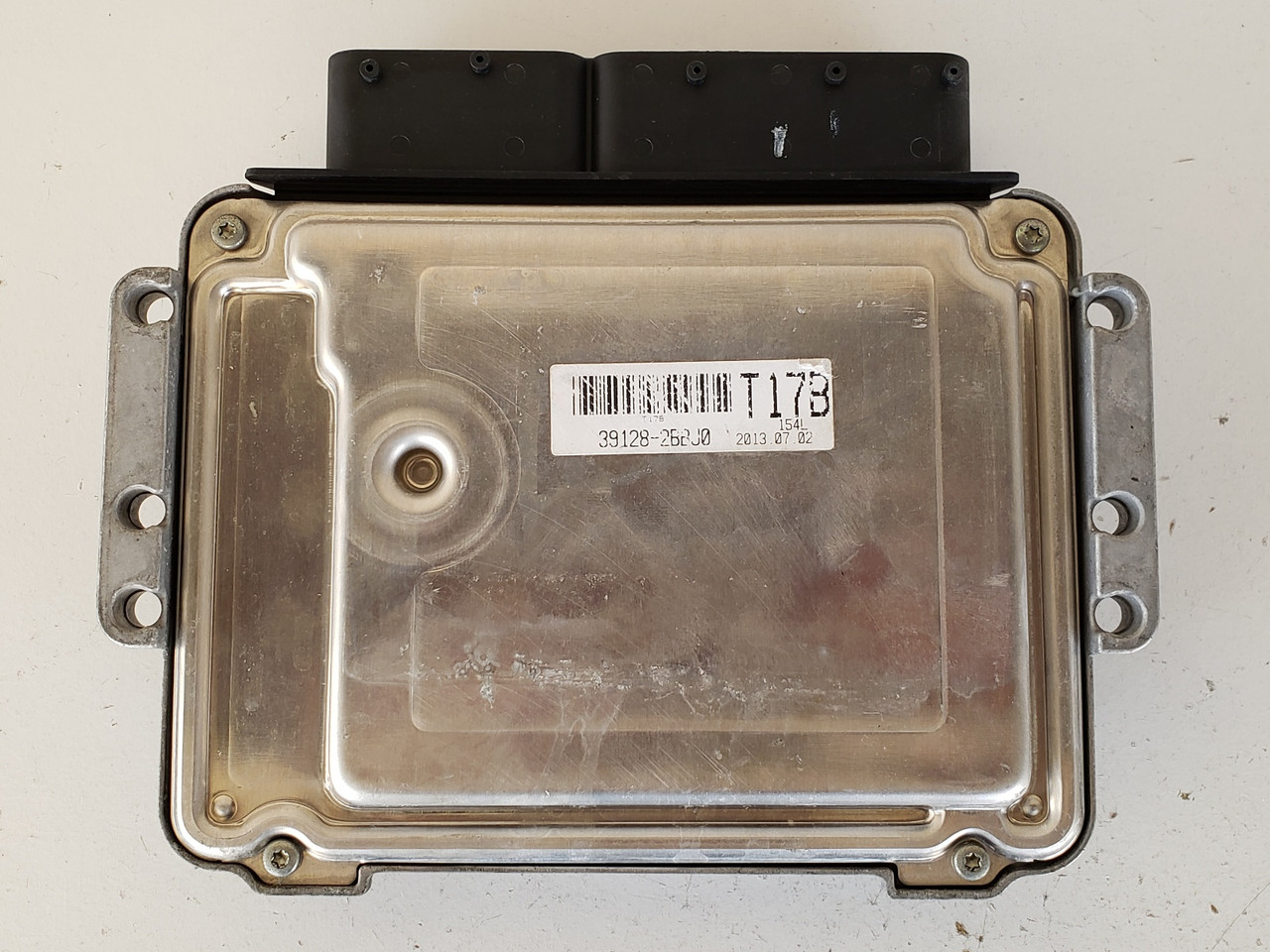 2013 Veloster 39118-2BBJ0 Computer Brain Engine Control ECU ECM EBX Module