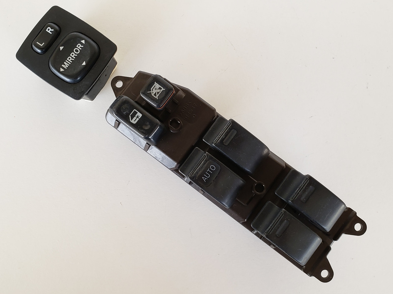 02-06 Toyota Camry LE SE 84820-33170 Drivers Side Left Master