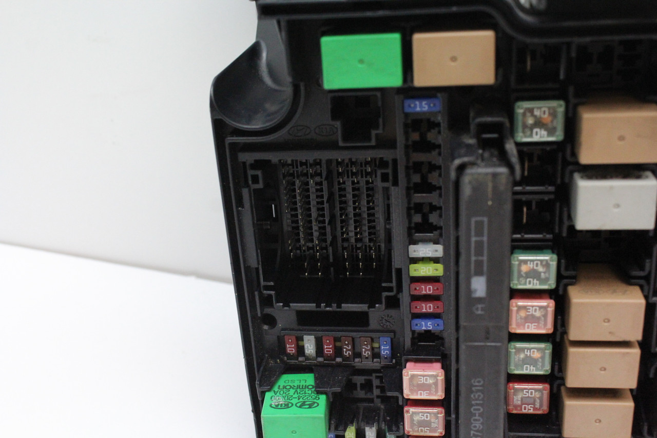 17 18 Hyundai Santa Fe 91310-B8730 Fusebox Fuse Box Relay Junction Control