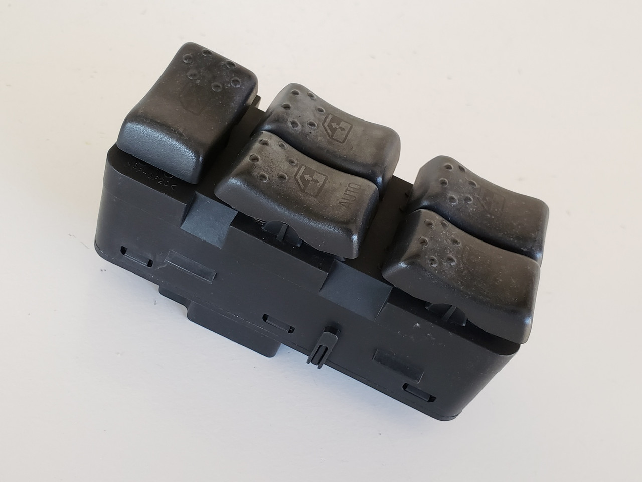 03-07 Saturn Ion 22664398 Drivers Side Left Master Window Switch OEM