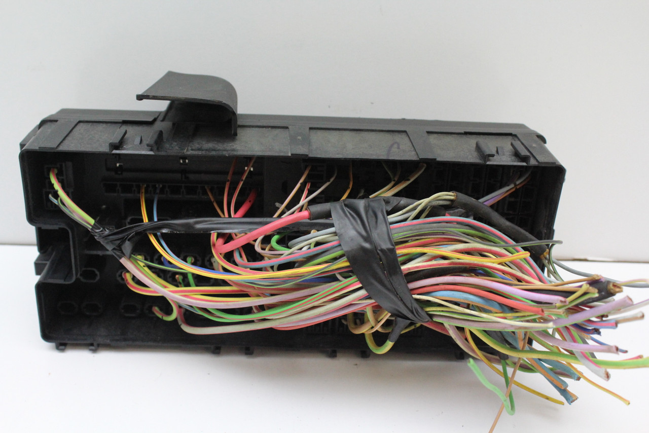 13-16 Ford Taurus 3.5L DG1T-14A003-BA Fusebox Fuse Box Junction Relay Module