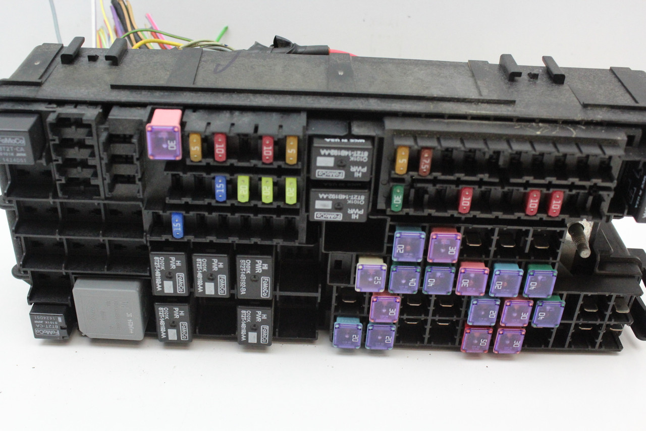 13-16 Ford Taurus 3.5L DG1T-14A003-BA Fusebox Fuse Box Junction Relay Module