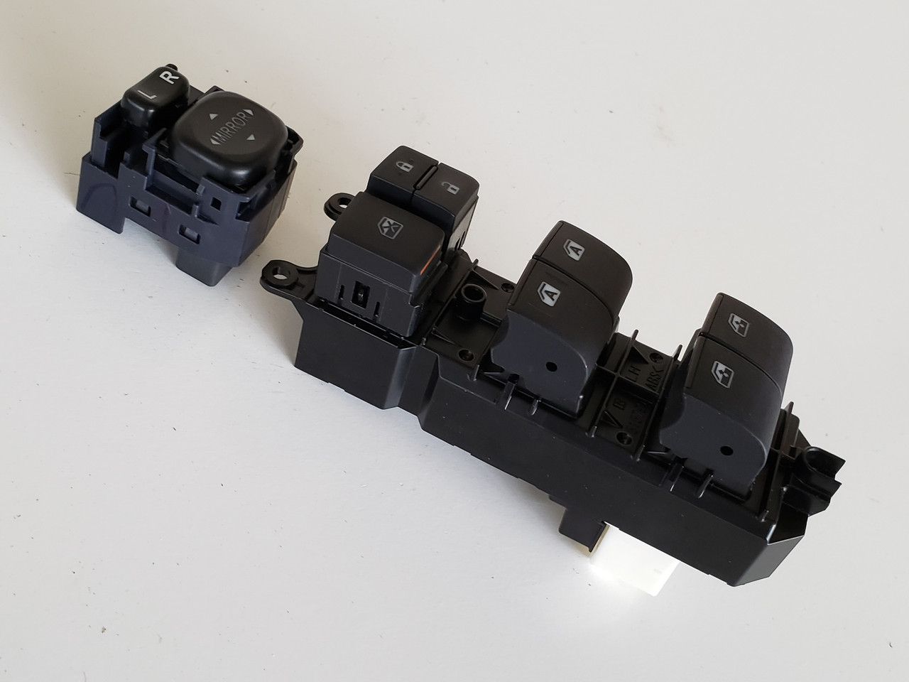 15-17 Camry 84820-06120 Drivers Side Left Master Window & Mirror