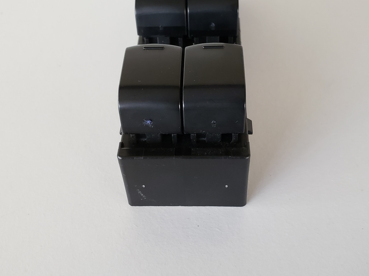 08-10 Nissan Rogue 25401 JM00B Drivers Side Left Master Window Switch OEM