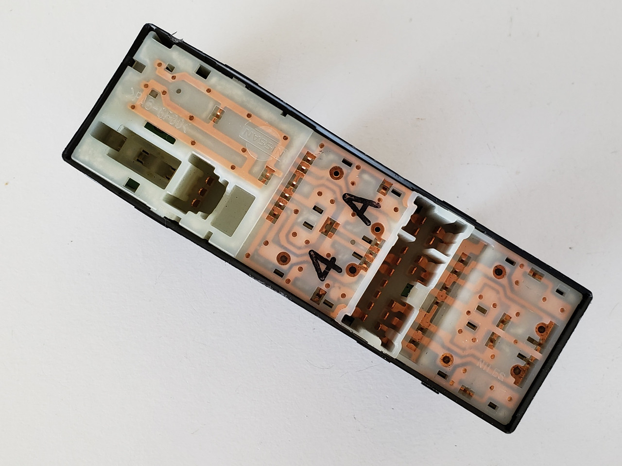 08-10 Nissan Rogue 25401 JM00B Drivers Side Left Master Window Switch OEM