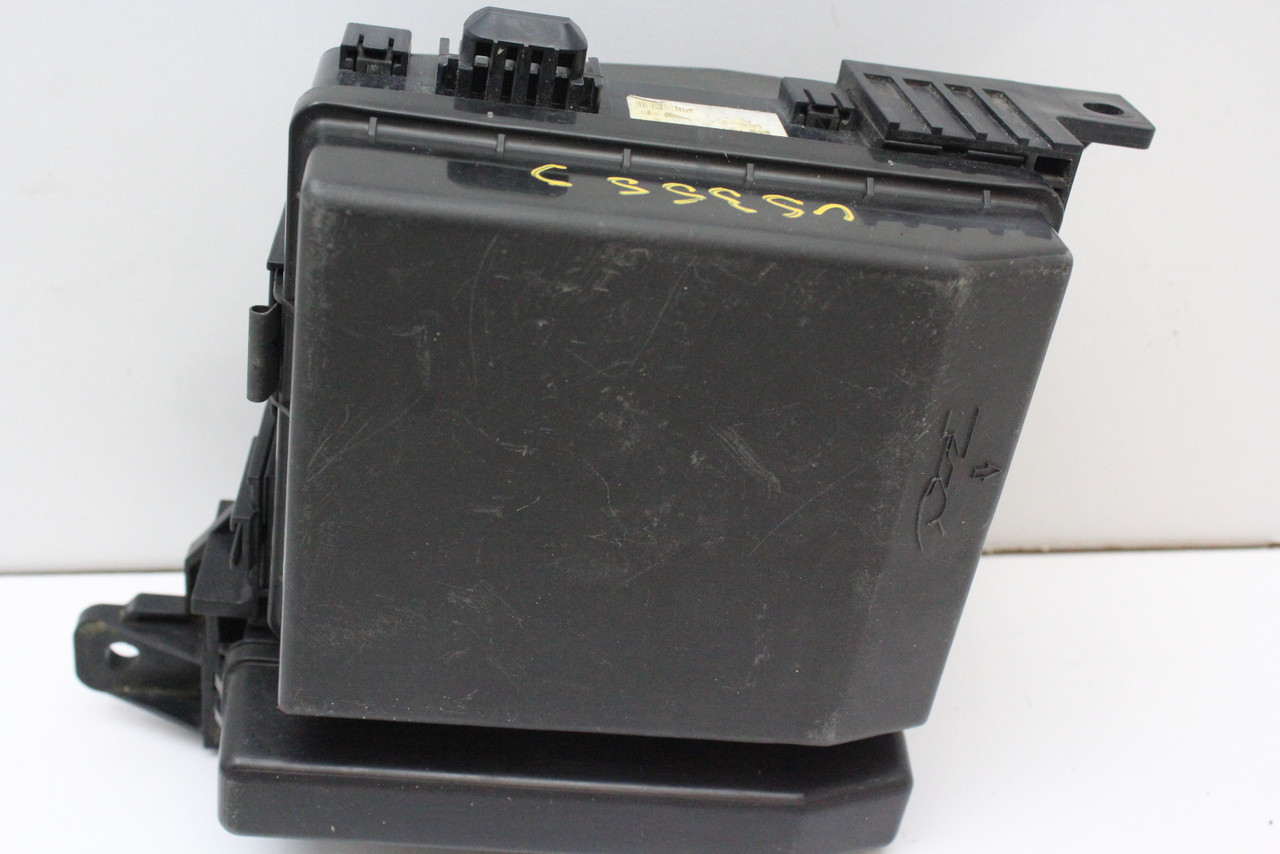 08-11 Mitsubishi Galant 8501A556 Engine Fusebox Fuse Box Relay Control Unit