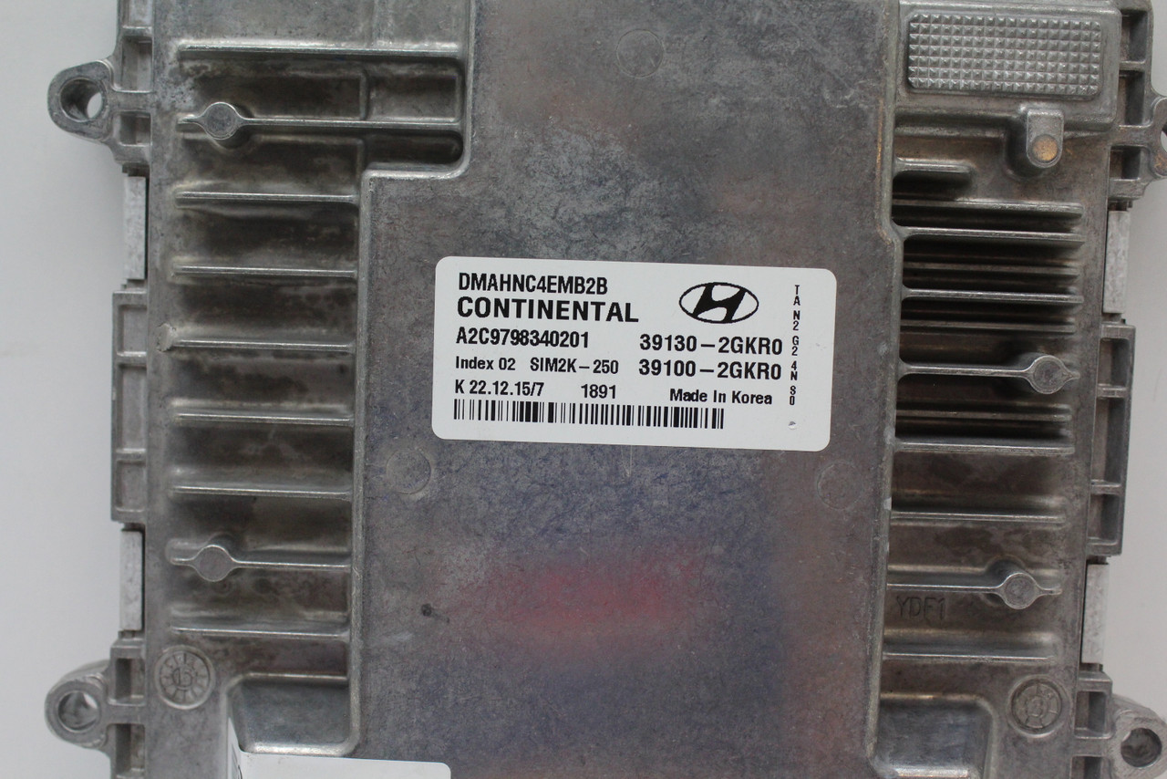 17-19 Hyundai Santa Fe 39100-2GKR0 Computer Brain Engine Control ECU ECM Module