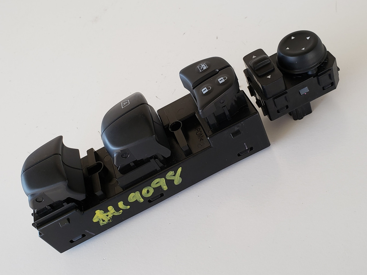 13-19 Nissan Pathfinder 25401 3KA0A Drivers Side Left Master Window Switch OEM 13-19 Nissan Pathfinder 25401 3KA0A Drivers Side Left Master Window Switch OEM