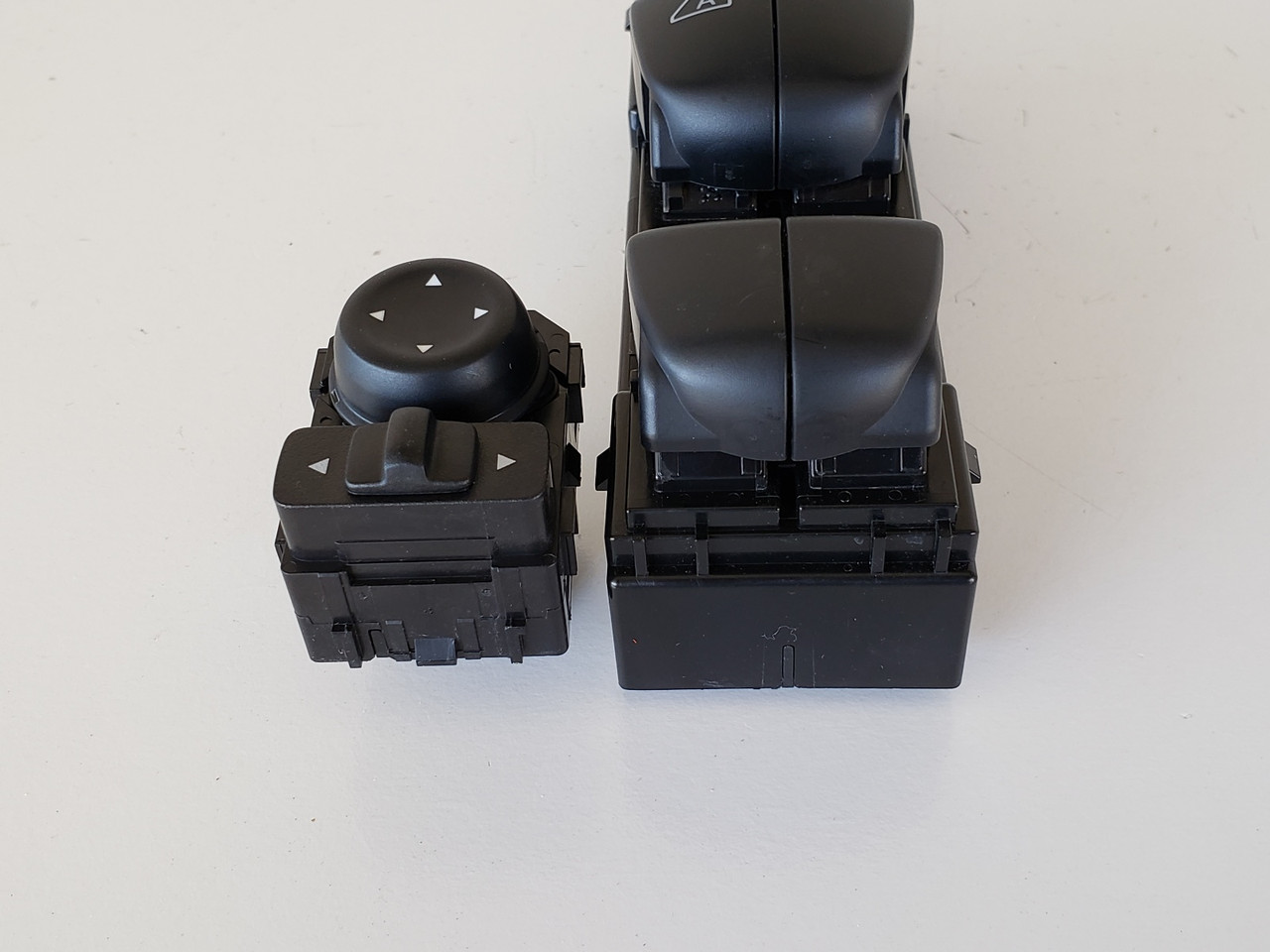 13-19 Nissan Pathfinder 25401 3KA0A Drivers Side Left Master Window Switch OEM 13-19 Nissan Pathfinder 25401 3KA0A Drivers Side Left Master Window Switch OEM