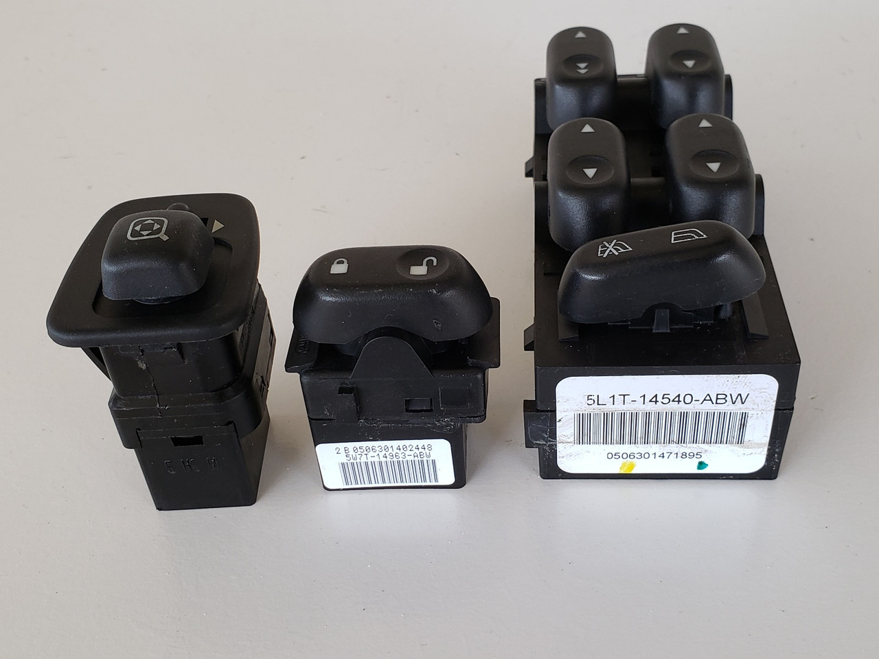 03-08 Crown Victoria 5L1T-14540-ABW Drivers Side Left Master Window Switch OEM