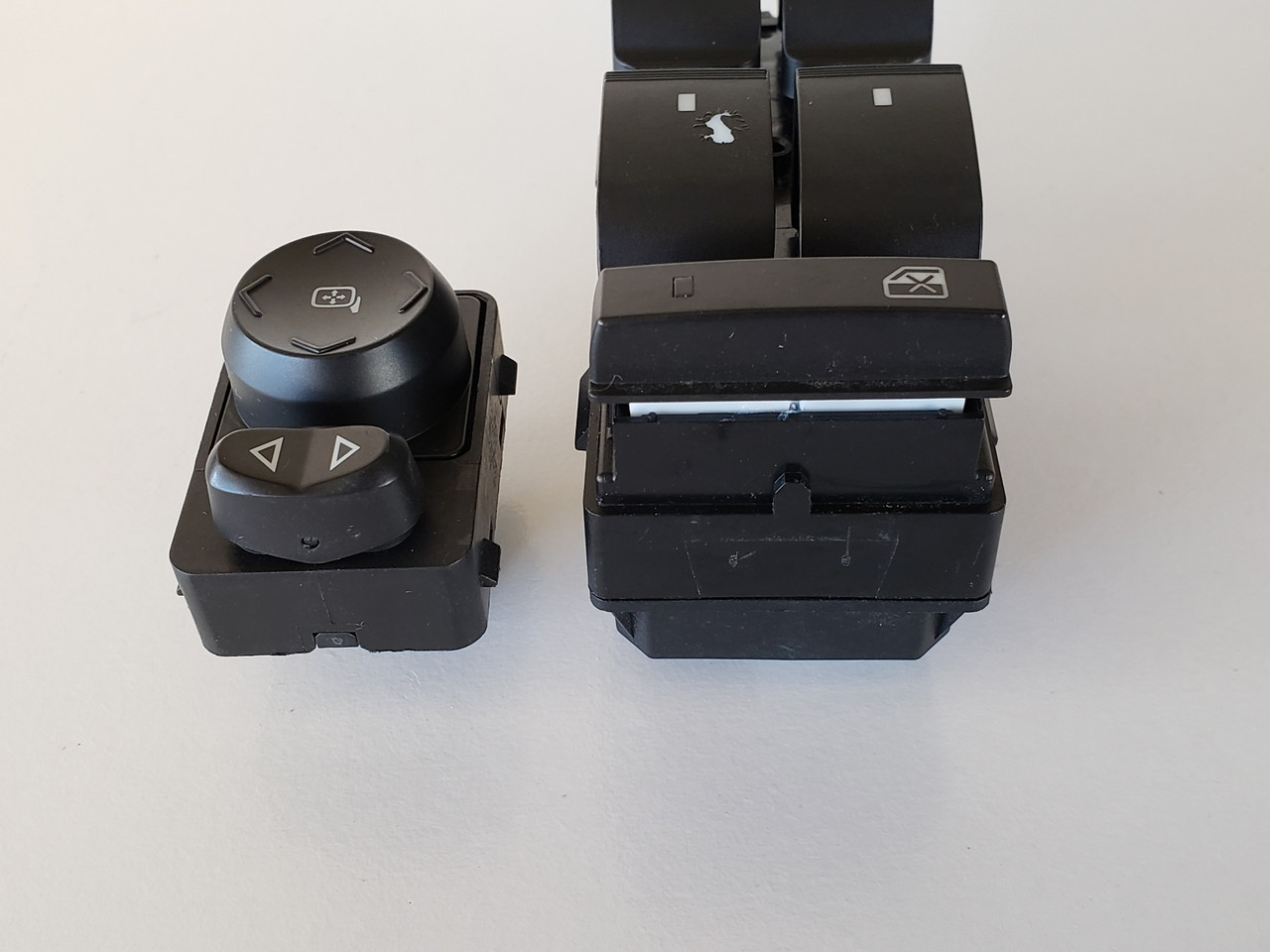 07-17 Gmc Acadia 20945224 Drivers Side Left Master Window Switch OEM