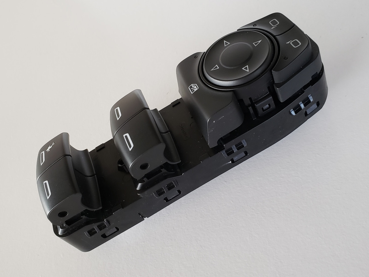 16-19 Chevy Malibu 84151774 Drivers Side Left Master Window Switch OEM 16-19 Chevy Malibu 84151774 Drivers Side Left Master Window Switch OEM