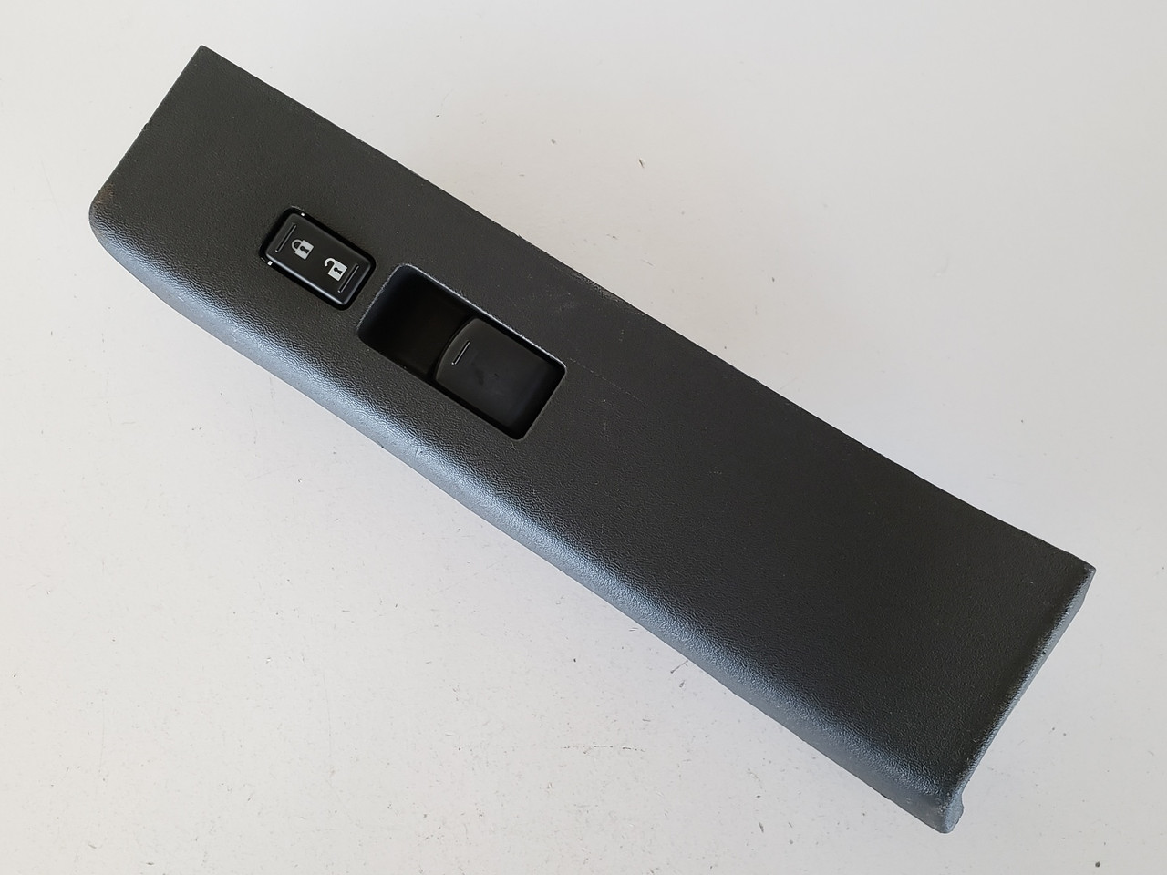 05-06 Nissan Xterra 25411 ZL00A Right Front Passenger Window Switch OEM