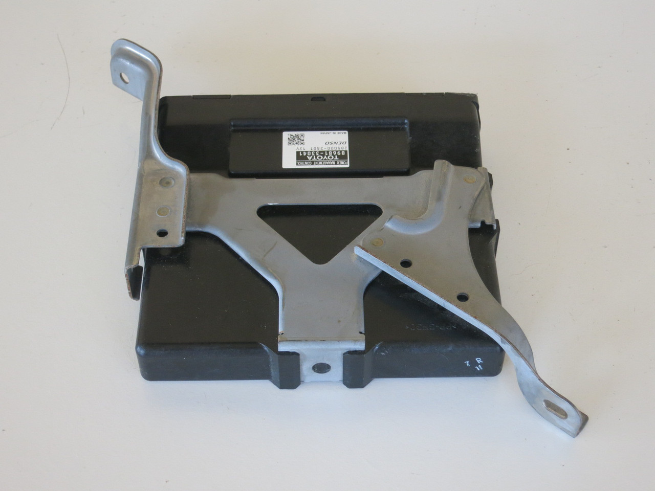 14 Lexus ES300H 89681-33041 Power Supply Control Unit Module 14 Lexus ES300H 89681-33041 Power Supply Control Unit Module