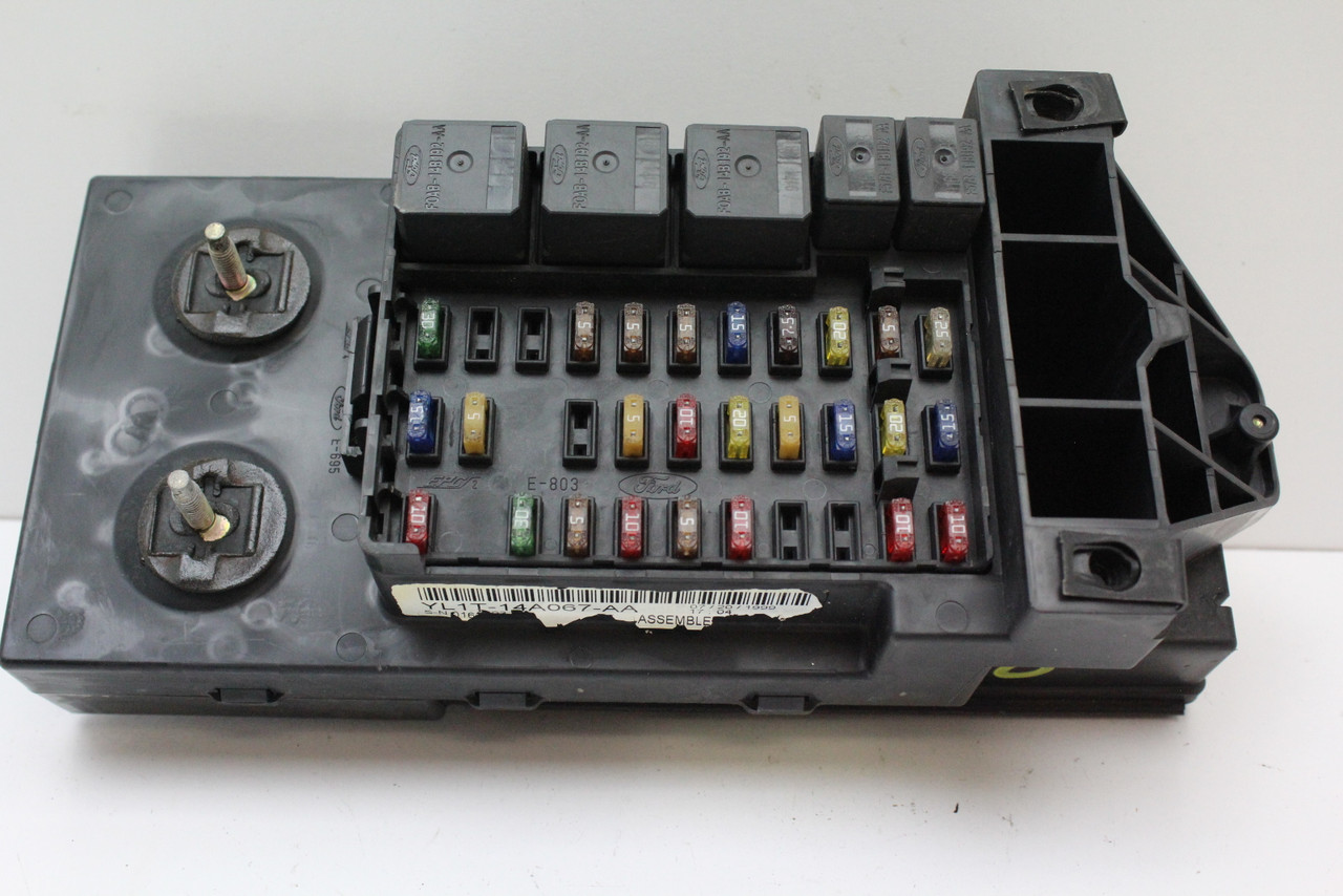 00-02 Ford Expedition YL1T-14A067-AA Fusebox Fuse Box Relay Unit Module