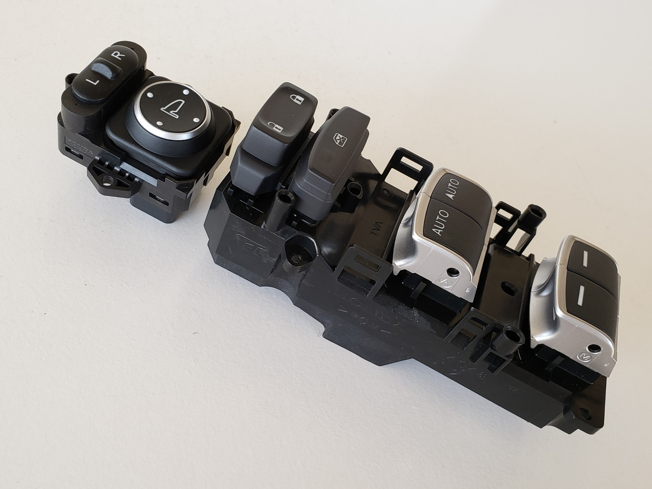 18-19 Honda Accord LX 35750-TVA-A01 Drivers Side Left Master Window Switch OEM 18-19 Honda Accord LX 35750-TVA-A01 Drivers Side Left Master Window Switch OEM