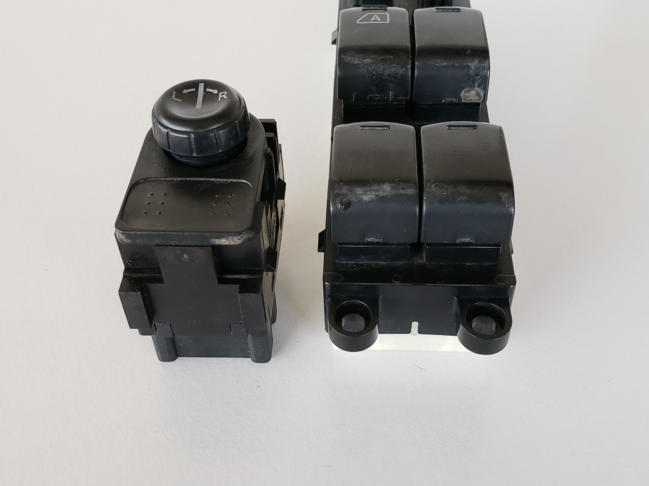 08-09 Nissan Sentra 25401 ZJ60A Drivers Side Left Master Window Switch OEM