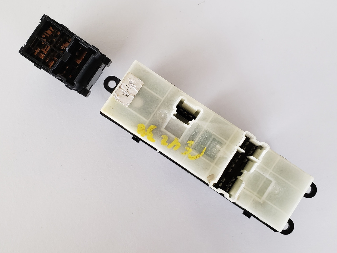 08-09 Nissan Sentra 25401 ZJ60A Drivers Side Left Master Window Switch OEM