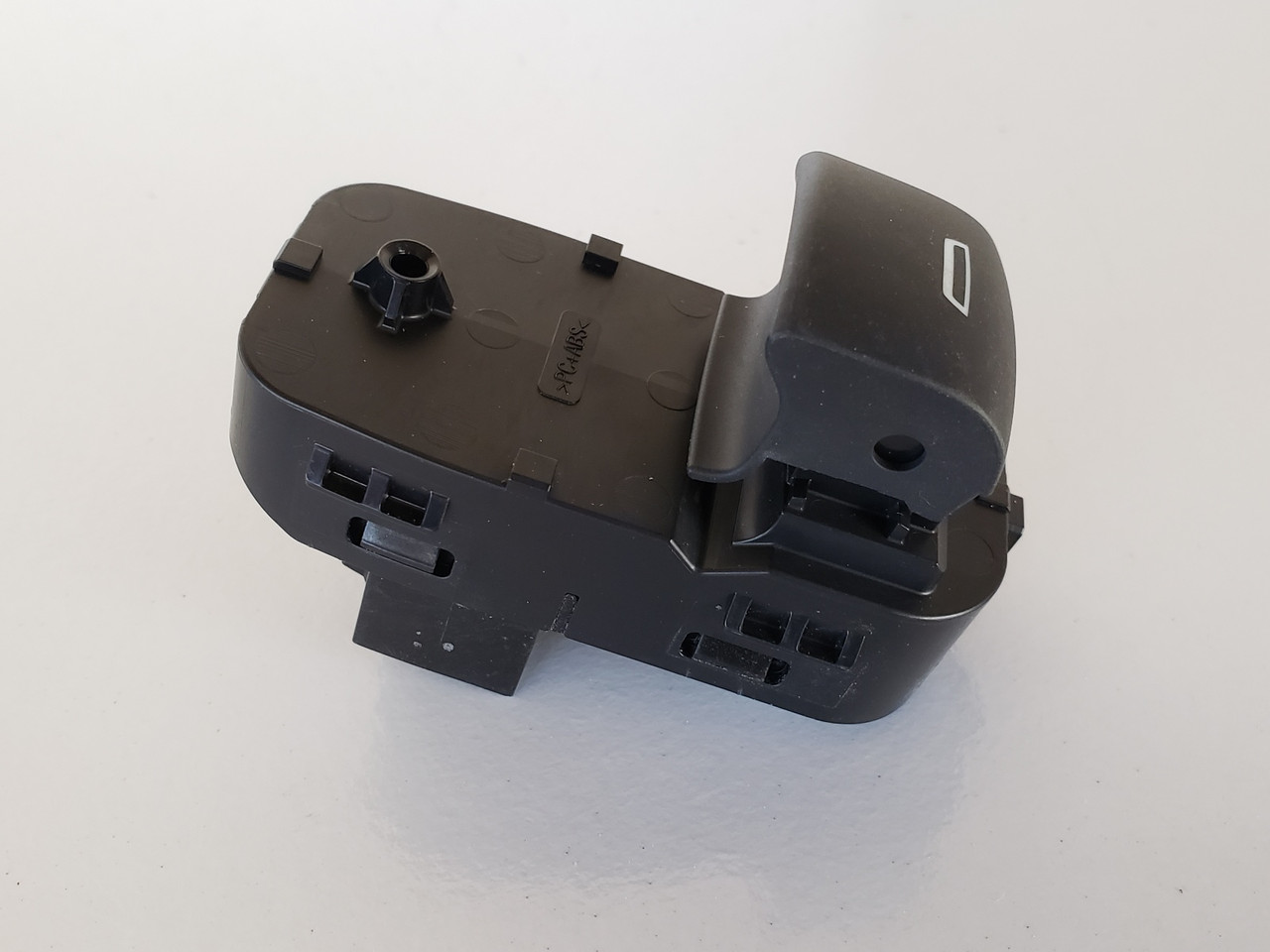 17-19 Buick Lacrosse 23308157 Left / Right Rear Passenger Window Switch OEM 17-19 Buick Lacrosse 23308157 Left / Right Rear Passenger Window Switch OEM