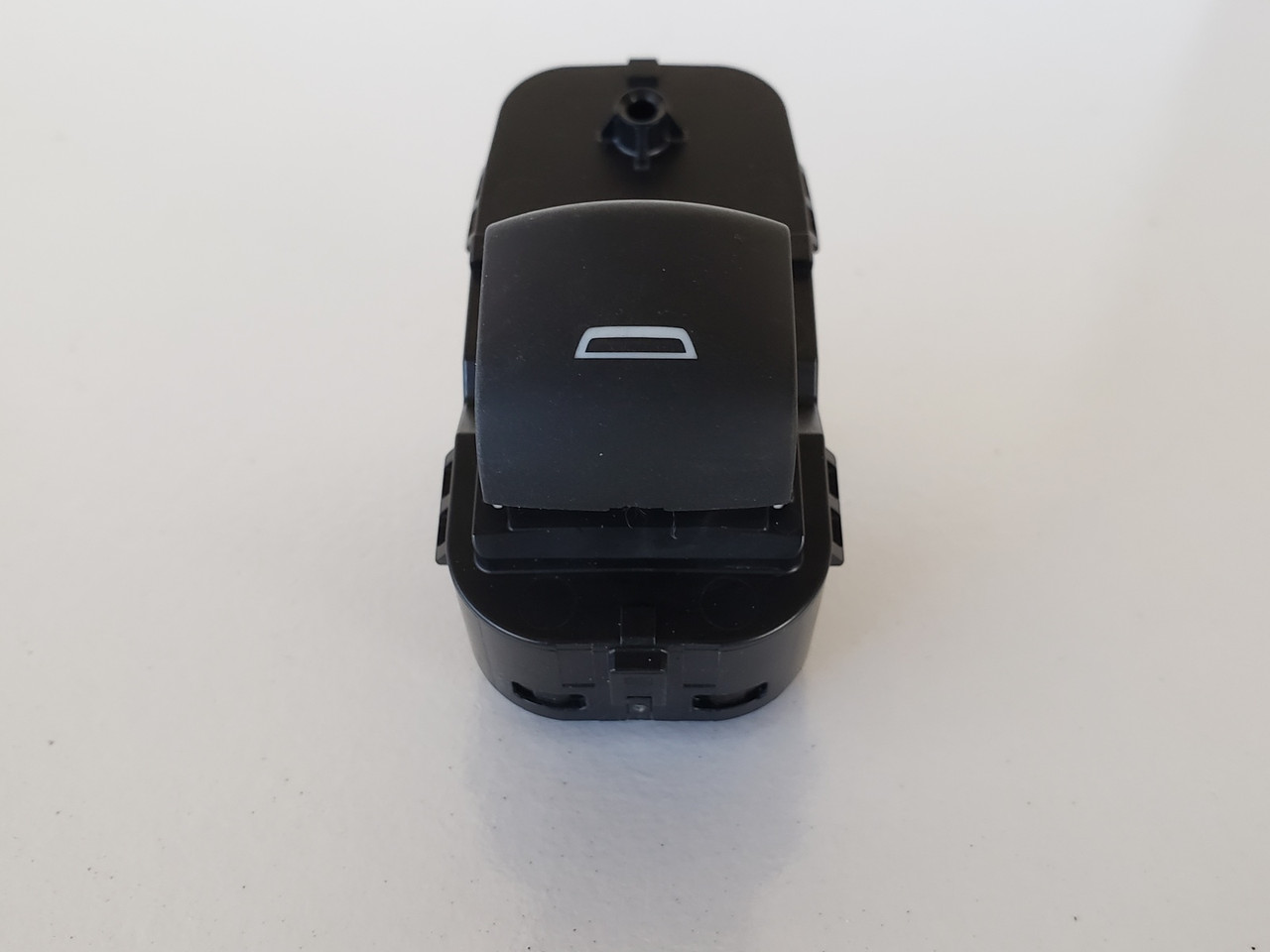 17-19 Buick Lacrosse 23308157 Left / Right Rear Passenger Window Switch OEM 17-19 Buick Lacrosse 23308157 Left / Right Rear Passenger Window Switch OEM