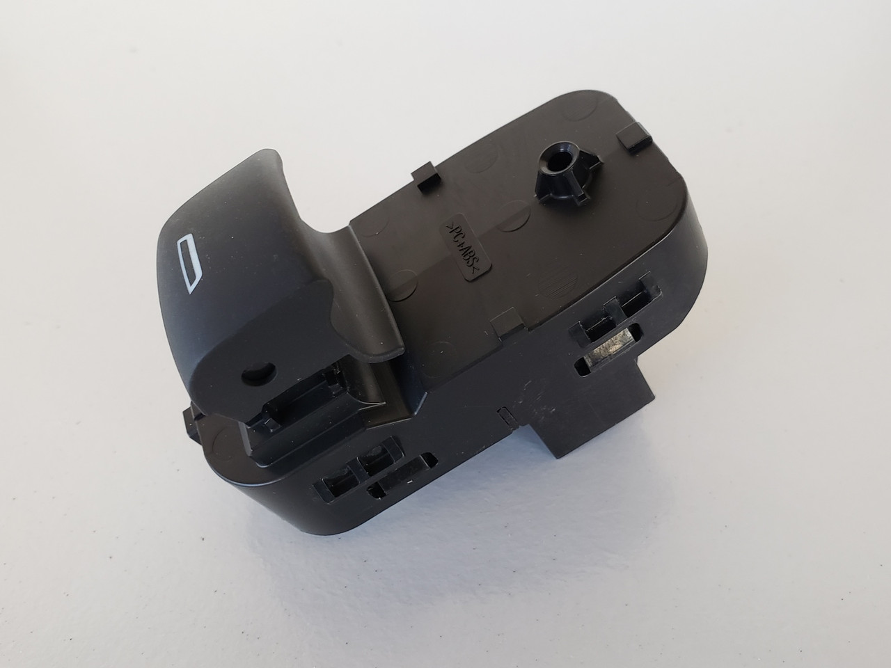 17-19 Buick Lacrosse 23308157 Left / Right Rear Passenger Window Switch OEM 17-19 Buick Lacrosse 23308157 Left / Right Rear Passenger Window Switch OEM