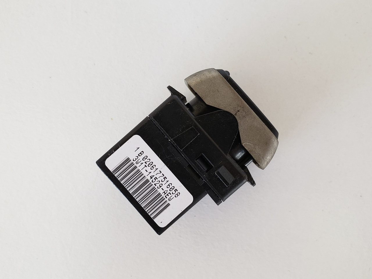 02-03 Lincoln Town Car 3W1T-14529-AEW Right Front Passenger Window Switch OEM