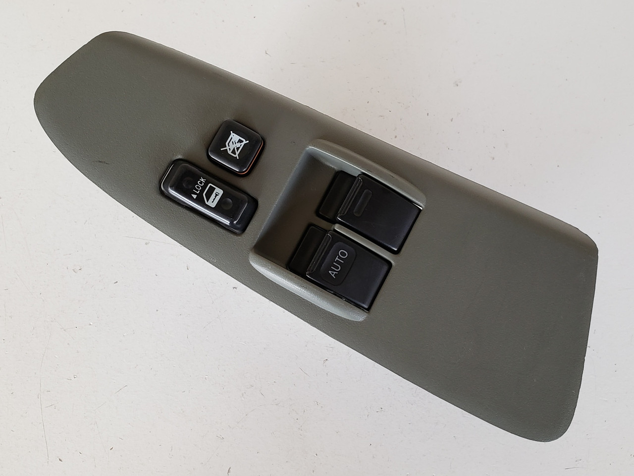 05-11 Toyota Tacoma 84820-04041 Drivers Side Left Master Window Switch OEM