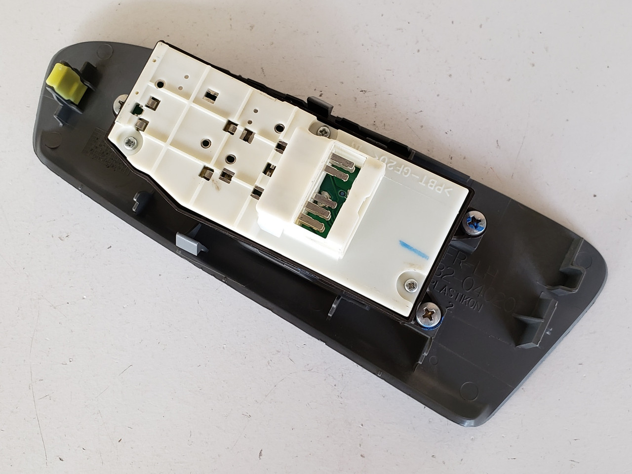 05-11 Toyota Tacoma 84820-04041 Drivers Side Left Master Window Switch OEM