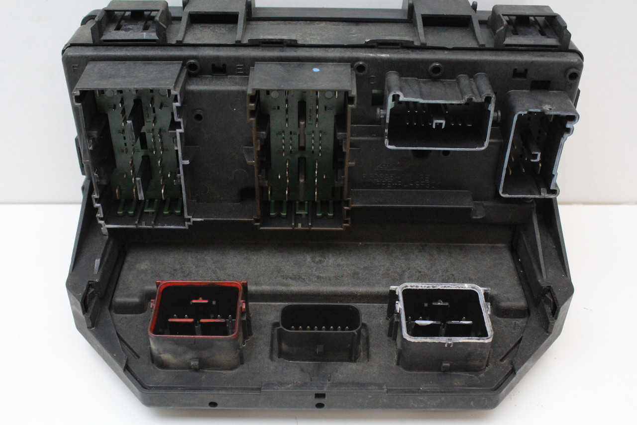 2011 11 Dodge Caravan 04692335AH Fusebox Fuse Box Relay Unit Module